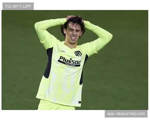 菲利克斯这自律程度，连健身房镜子都反光得不好意思了