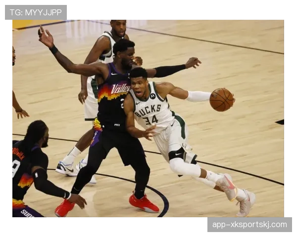 约翰逊无球穿插与挡拆拉开空间提升效率胜过保罗