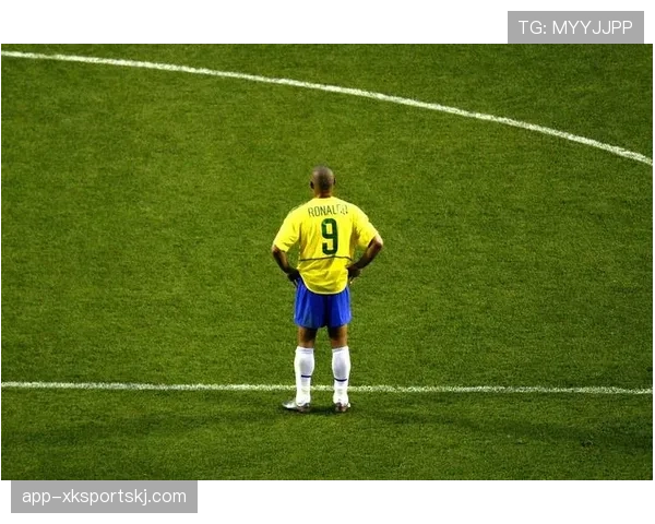 哈兰德与罗纳尔多（大罗）足球天赋表现差距全维度分析